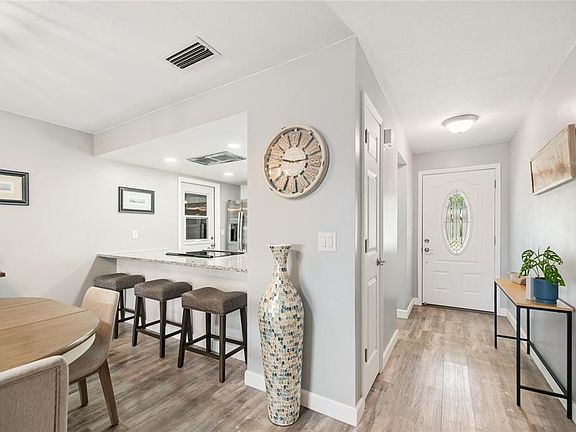 4th image of 38 LAUREL OAKS CIRCLE