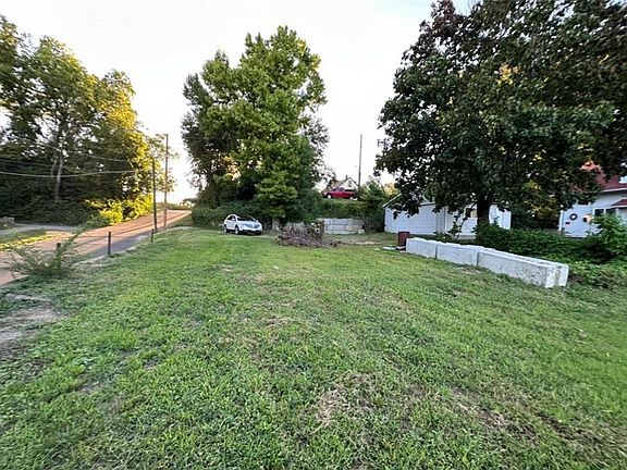 2nd image of 1102 Bellevue St