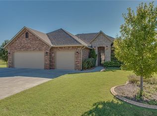 1316 Riverwind Dr, Midwest City, OK 73130