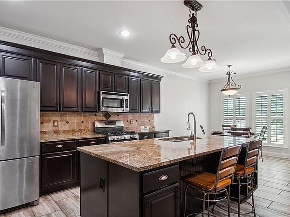 5th image of 301 Lac Verret Dr