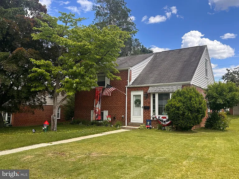904 Scotia Rd — Photo 1