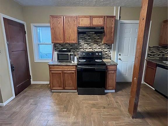 3rd image of 307 E Fairview Ave