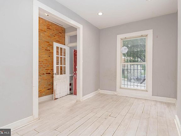4th image of 2541 Hollins St