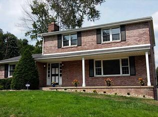 1069 Old Hills Rd, McKeesport, PA 15135