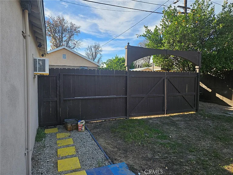 6907 White Oak Ave — Photo 45