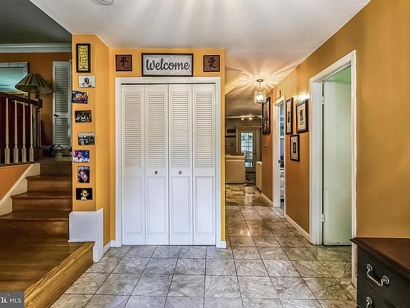 4th image of 624 Warfield Dr