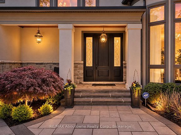5th image of 456 Lakeshore Rd W