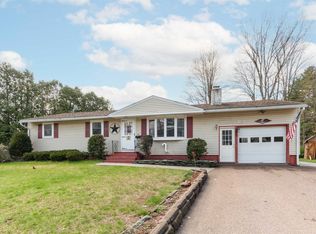 34 Suburban Sq, South Burlington, VT 05403