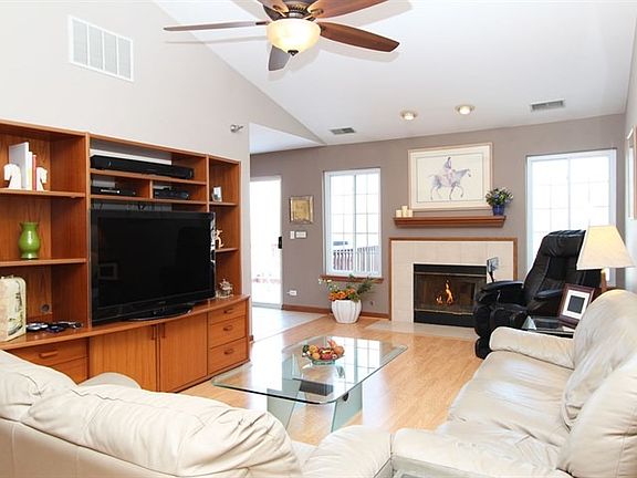 3rd image of 947 March St