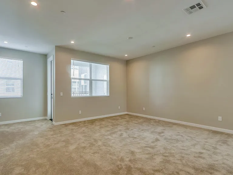 2316 Synergy Dr — Photo 4
