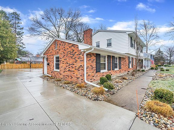 2nd image of 1472 Meadowbrook Ln