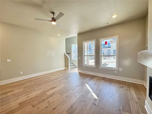 5th image of 3201 N Sumac Dr