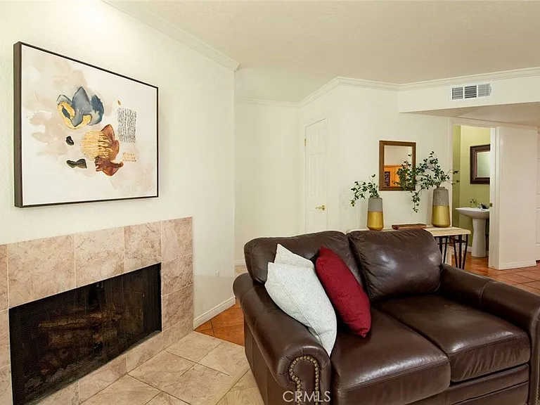 7310 Balboa Blvd #F — Photo 8