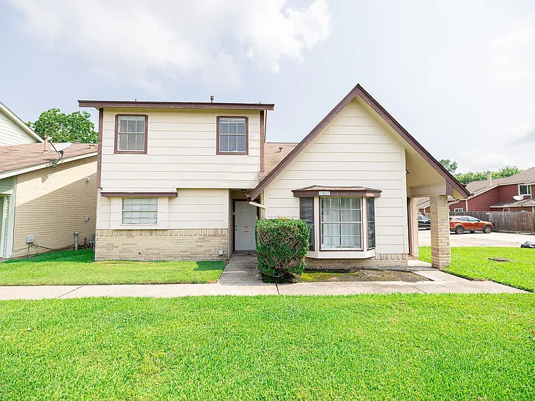 1907 Country Village Blvd #B — Photo 16