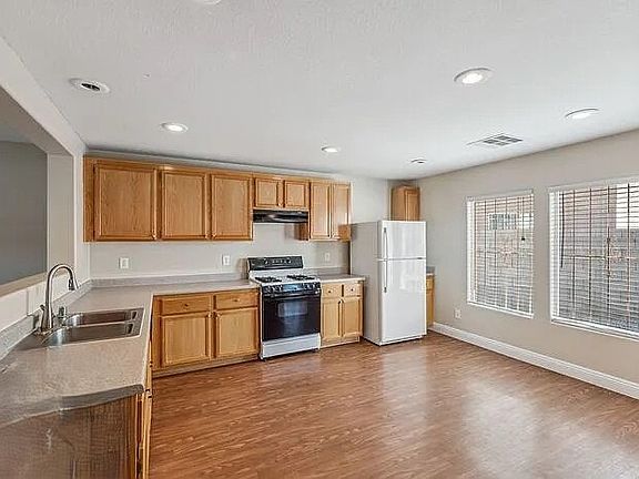 2nd image of 4515 Brian Head St