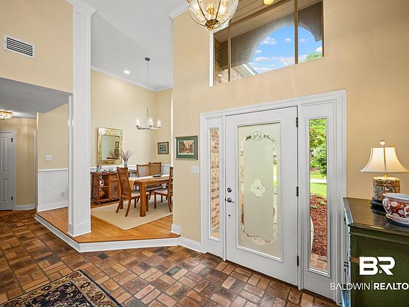 3rd image of 68 Paddock Dr