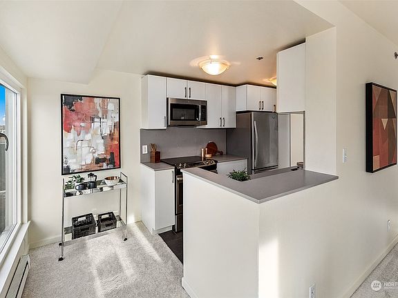 5th image of 121 Vine Street #1803