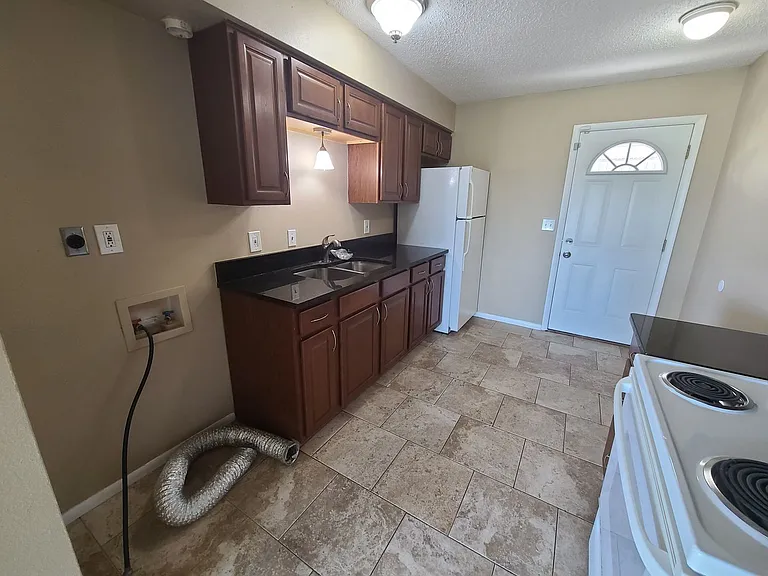 4141 Fargo St N — Photo 11