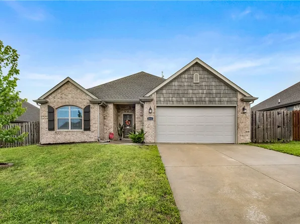 1111 Tulip St, Centerton, AR 72719