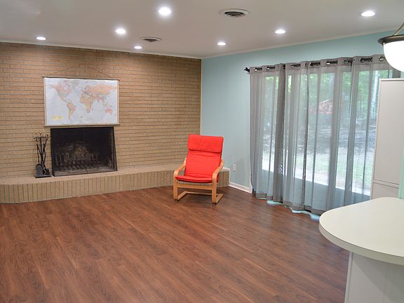 5th image of 215 Redbud Dr