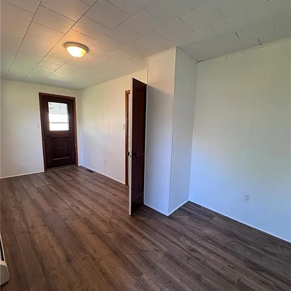 393 Adelaide St — Photo 9
