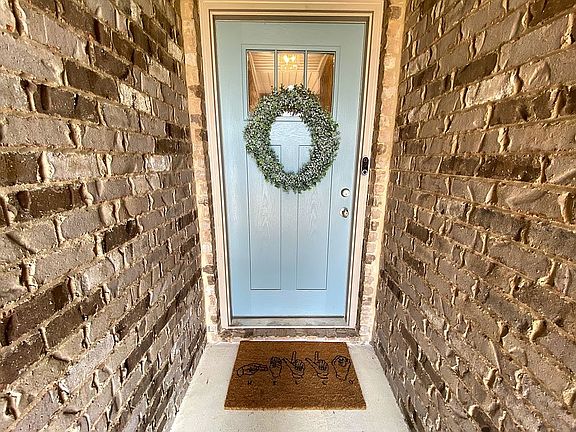 3rd image of 118 Ivy Meadow Cir