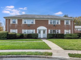 43 Manchester Ct, Wayne, NJ 07470