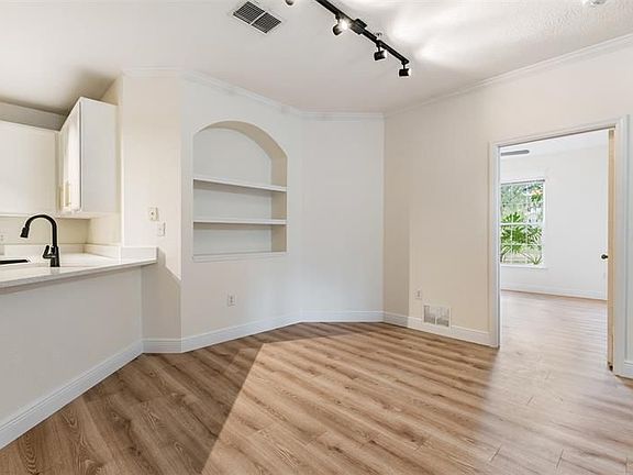 3rd image of 10108 Courtney Oaks Cir APT 101