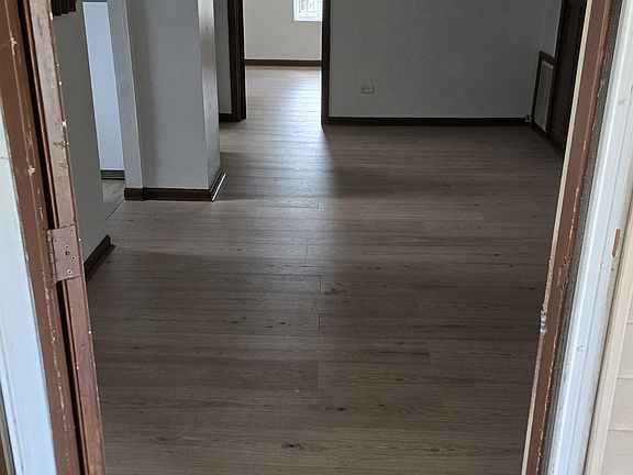 4th image of 420 Davison St APT 2