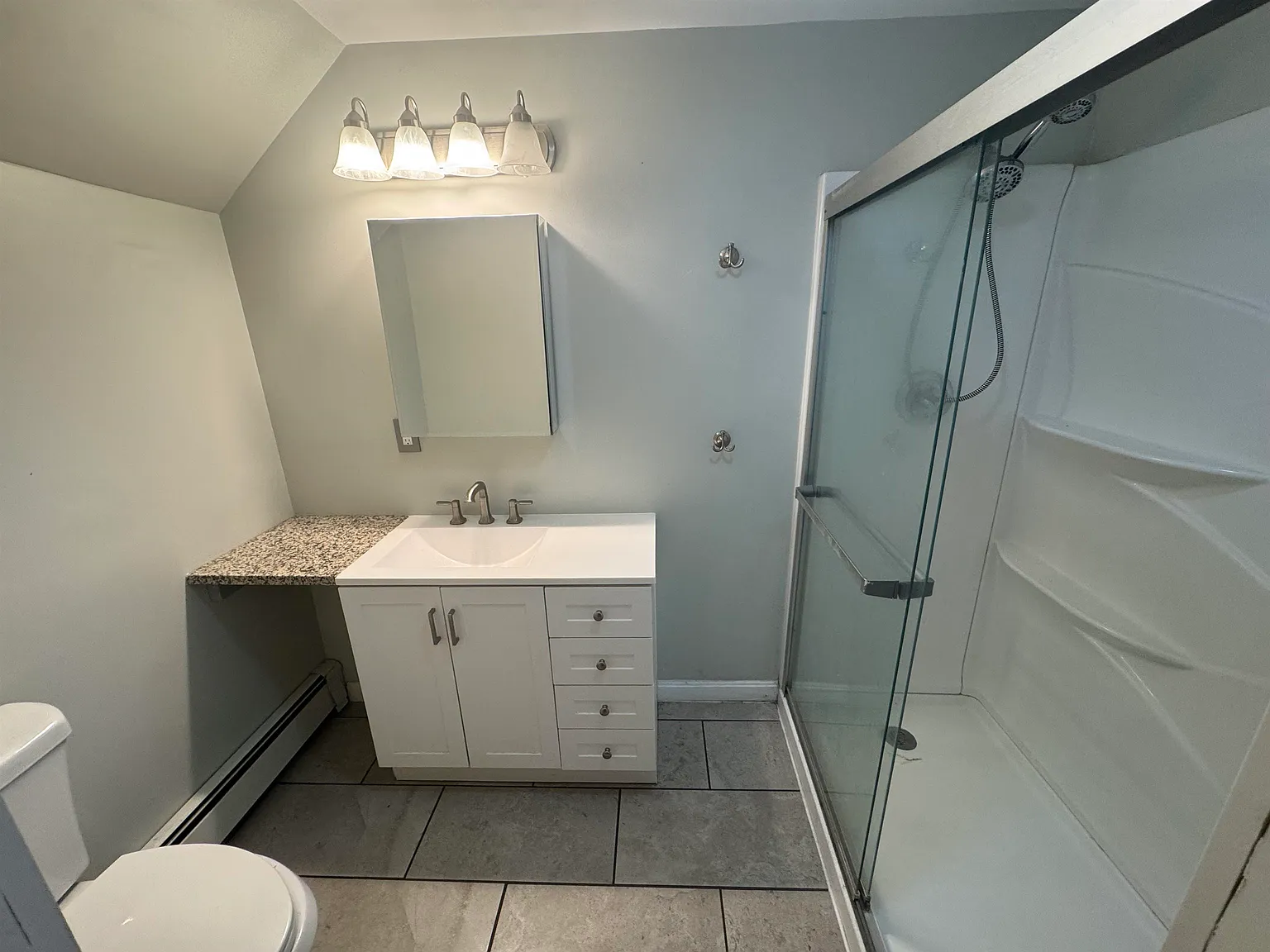 4 bed, 1.0 bath, 750 sqft, $1,900 — Photo 4