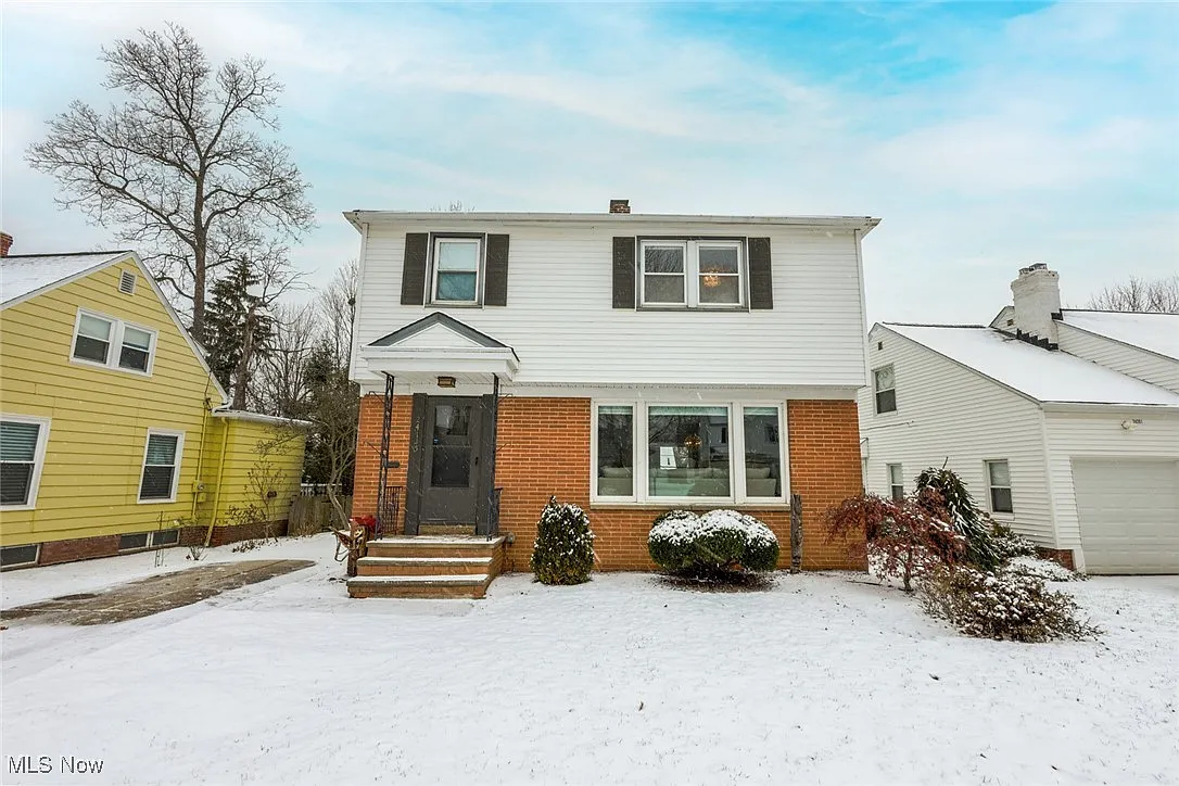 24115 E Groveland Rd photo 1