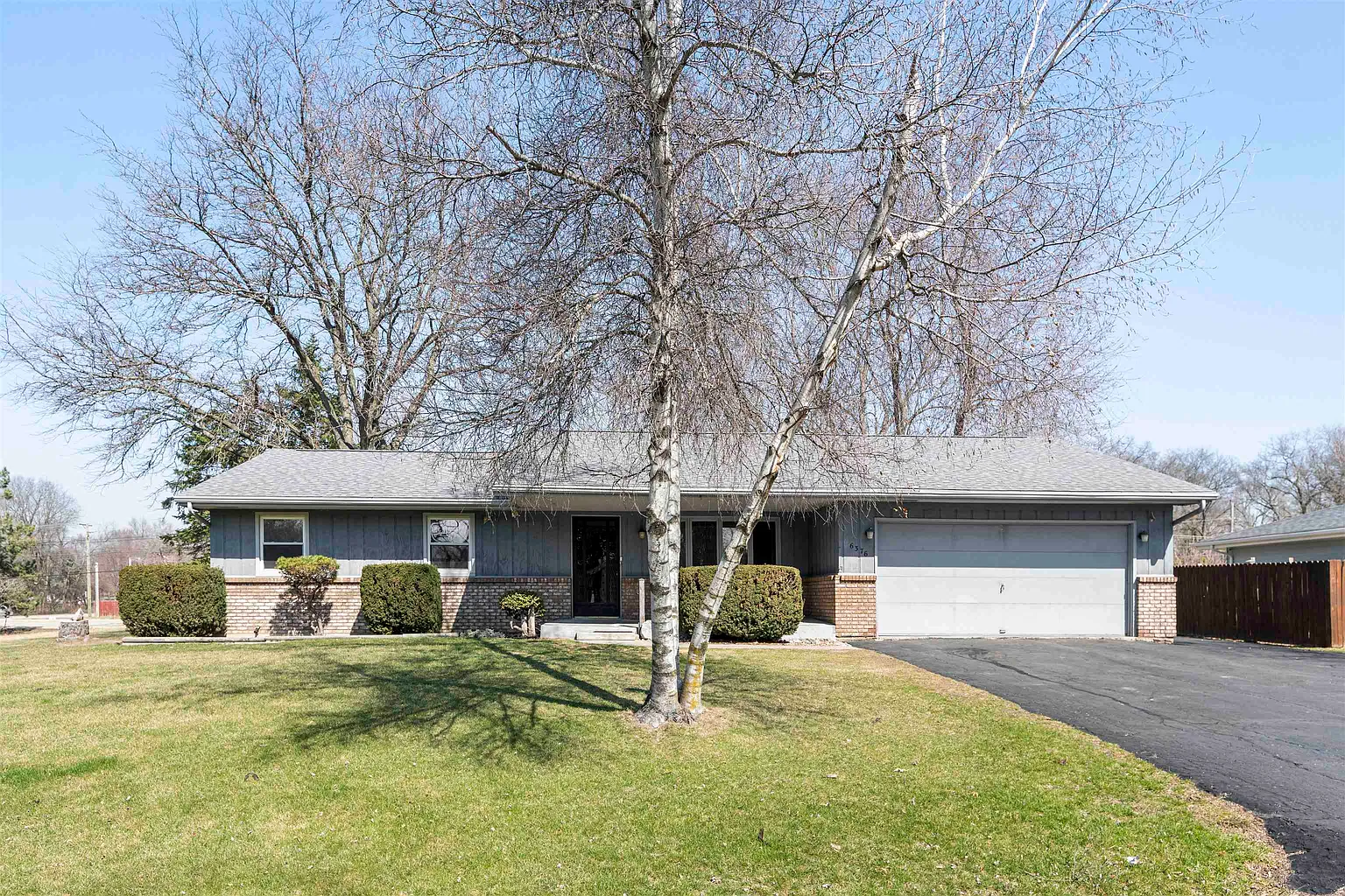 6376 Graydon Rd photo 1