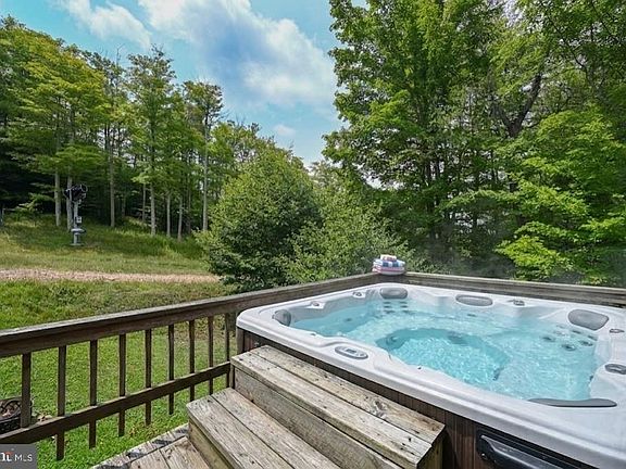 5th image of 330 Slopeside Rd