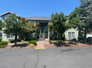 3987 Arrowhead Dr APT A, Medford, OR 97504