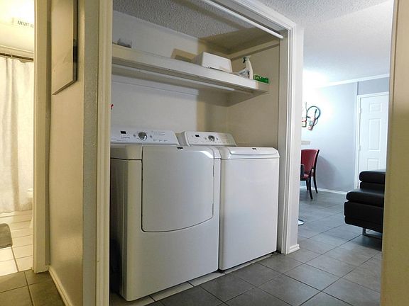 4th image of 4036 Evergreen St