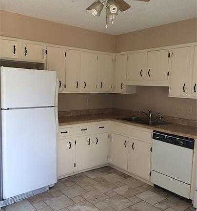 2nd image of 6822 Farmingdale Dr APT A