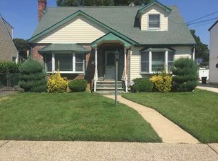 661 Christie St, Hempstead, NY 11550