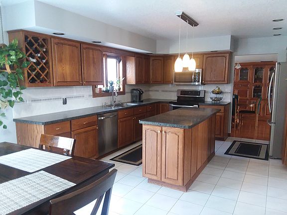 2nd image of 34 Queensland Dr