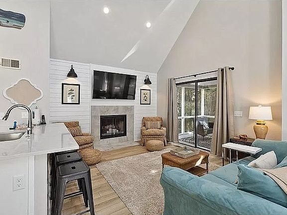 5th image of 17 Forest Beach Dr