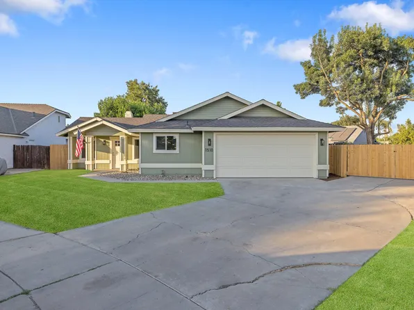 1510 Oakwood Court, Lemoore, CA 93245