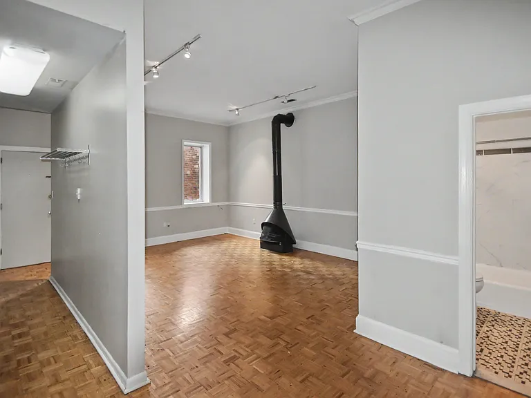 423 Spruce St #2F — Photo 7