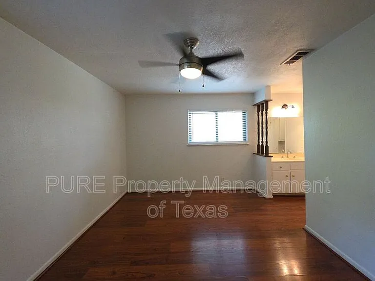 3000 Lakeside Dr — Photo 22