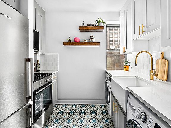 5th image of 448 E 88th St APT 5-A