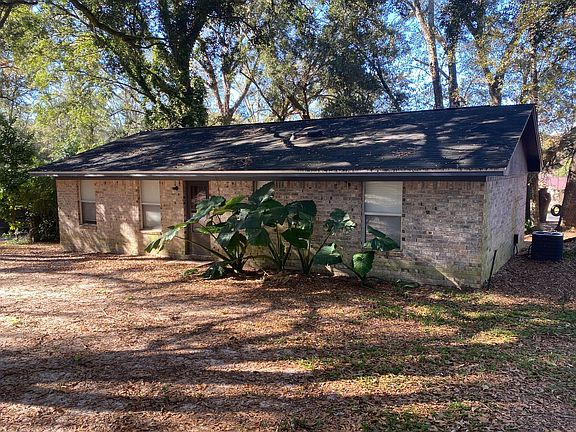 2nd image of 1198 Woodlake Dr