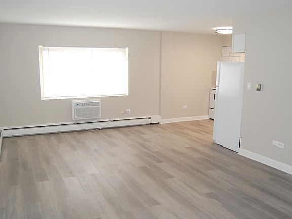 5th image of 210 Circle Ave APT 307
