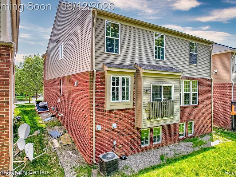 45149 Bartlett Dr — Photo 9