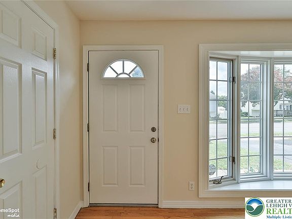 4th image of 1925 Columbine Ave