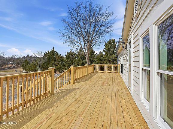 3rd image of 1530 Tom McCall Rd