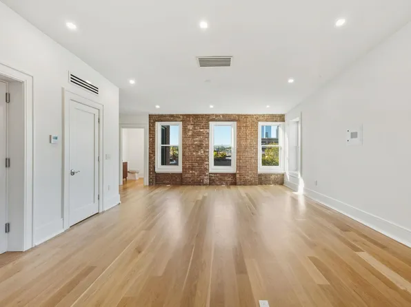 647 Jersey Avenue image 4 of 36