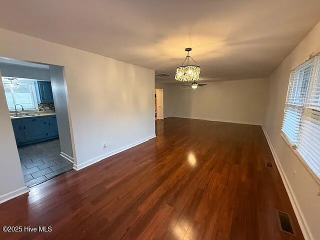3 bed, 2.5 bath, 1689 sqft, $2,150 — Photo 2